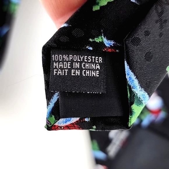 Jingle Bells Men's Novelty Christmas Tie Santa Skiing Trees 100%  Polyester - Picture 7 of 7